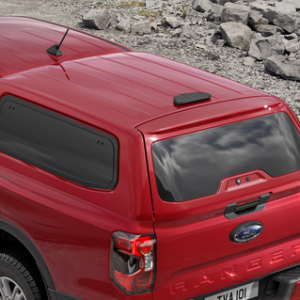 Trda streha s stranskimi okni, Lucid red